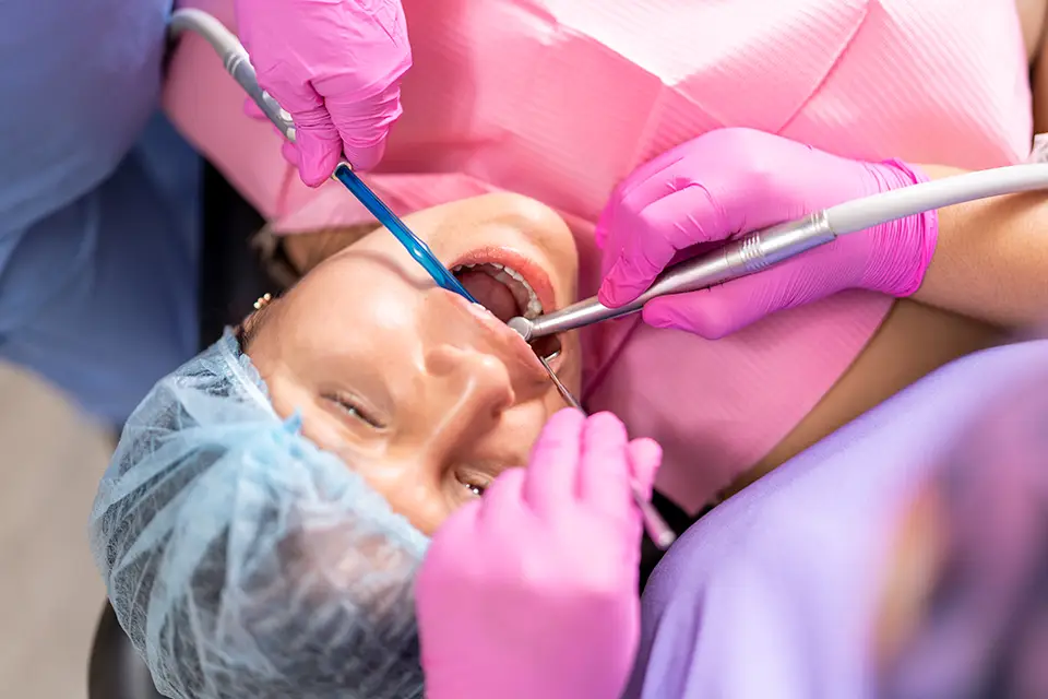 Deep Cleaning Teeth for Sensitive Gums Toronto: Who Benefits Most—And When to Space Treatment