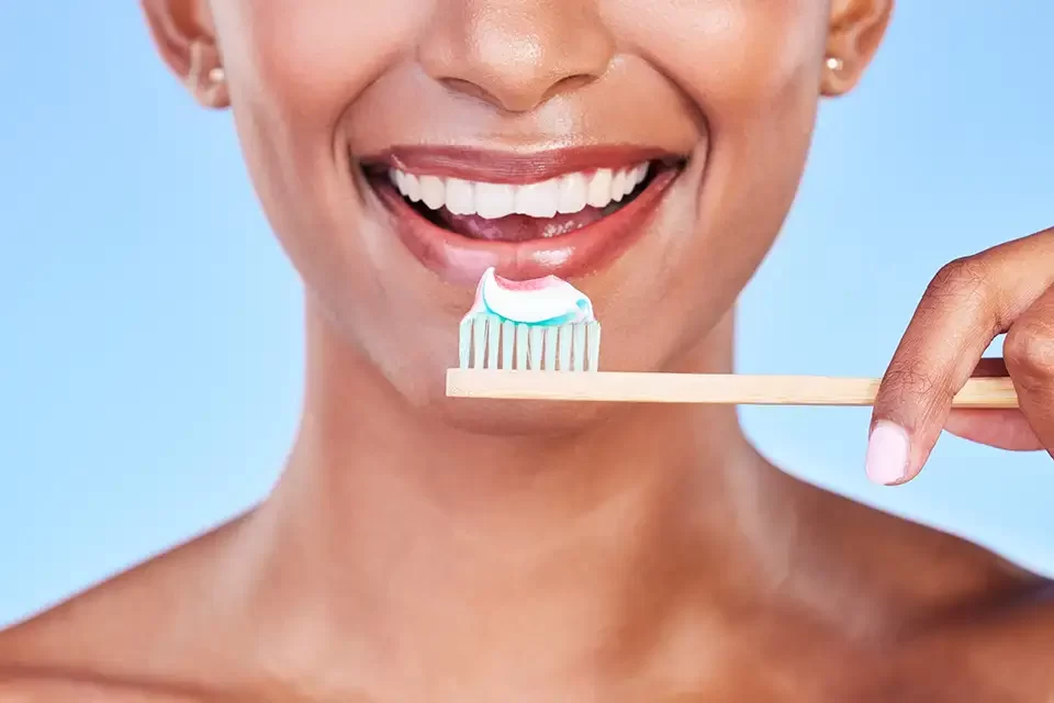 Natural Teeth Whitening: Gentle Methods for a Sparkling Smile