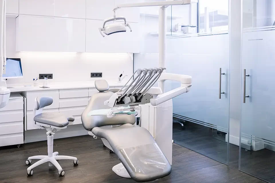 Access & Hours That Match Real Life — Dental Clinic Toronto Downtown