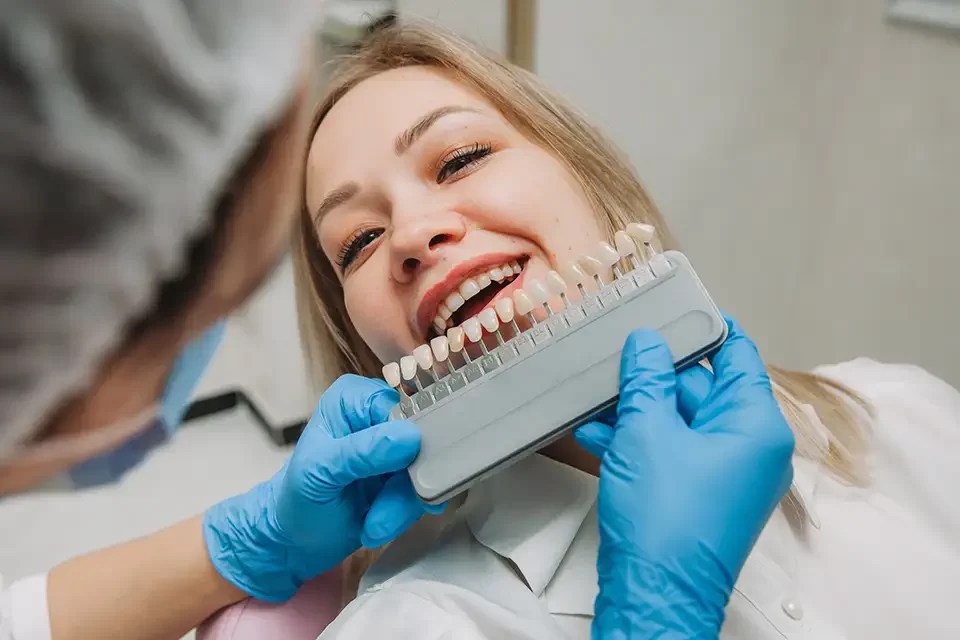 Dental Bonding Vs Veneers : What's Right for You?
